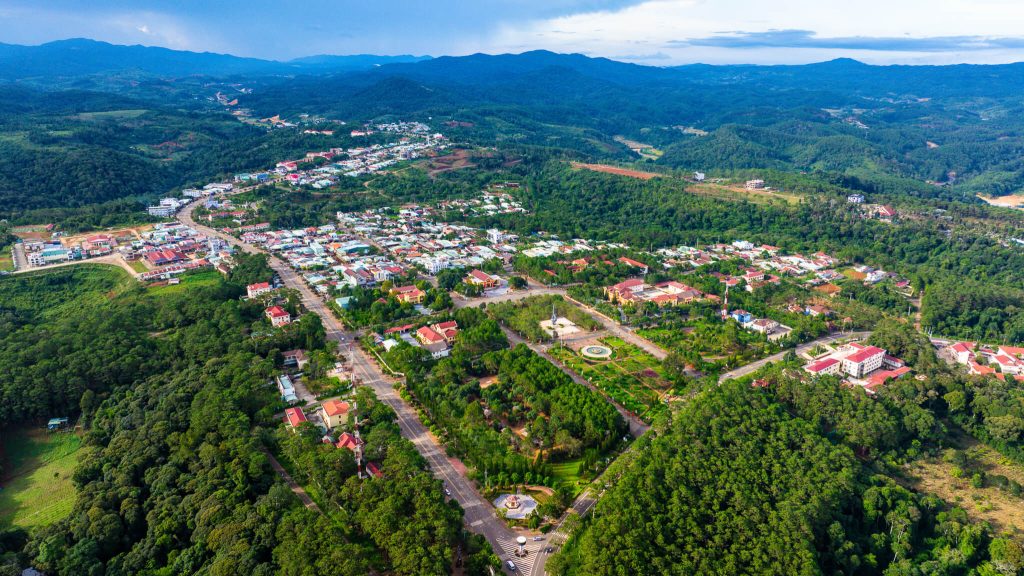 toan canh mang den kon tum thi tran mang den giua rung thong tay nguyen nhin tu tren cao