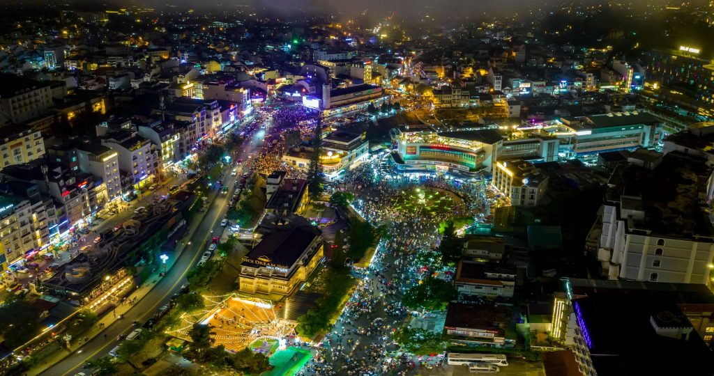 Toàn cảnh Đà Lạt với mật độ đô thị và du lịch cao